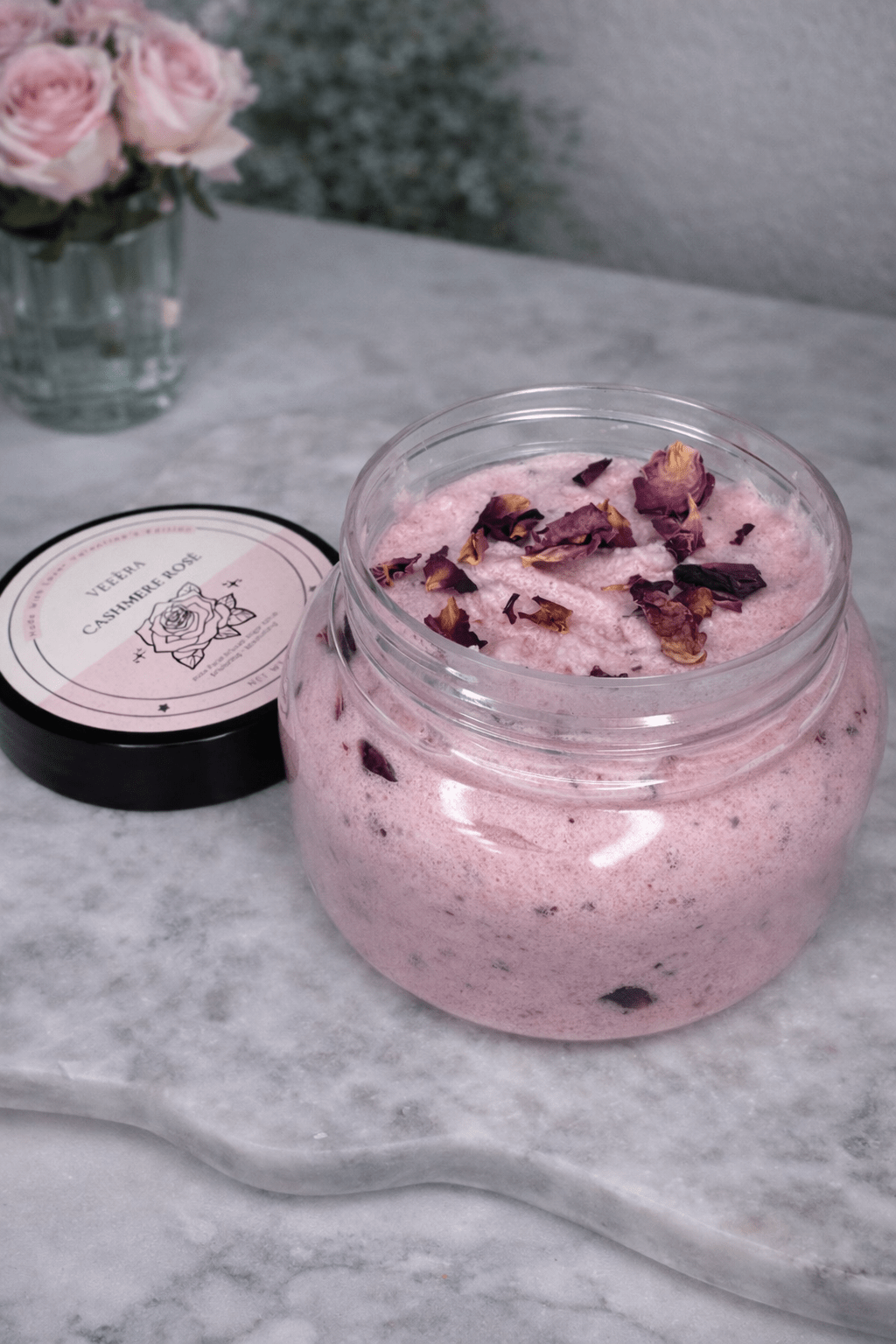 Cashmere Rosè rose sugar scrub texture with rose petals
